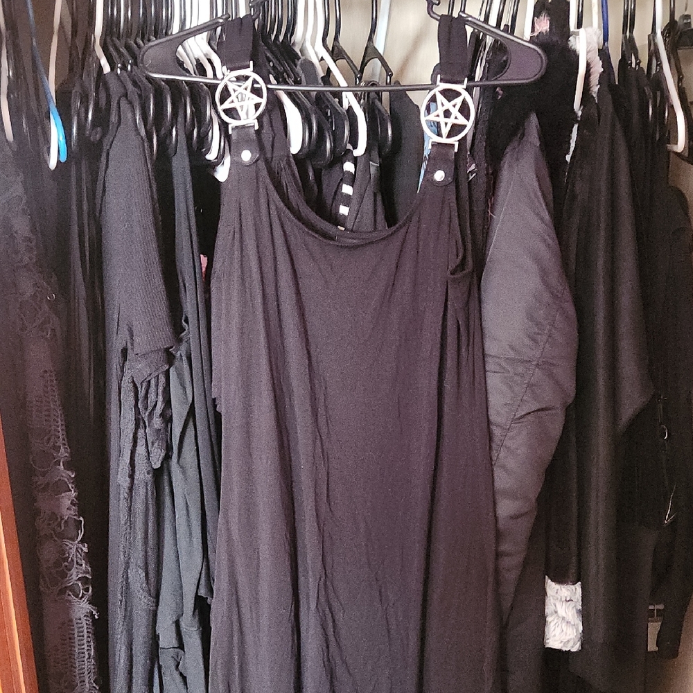 🖤black sleeveless dress